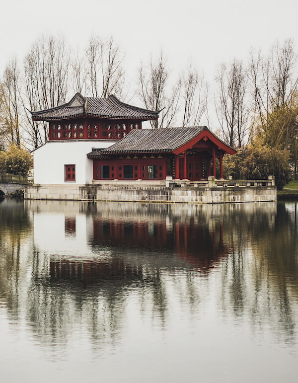 park-japanese-architecture-by-the-lake-2021-09-01-01-20-04-utc.jpg
