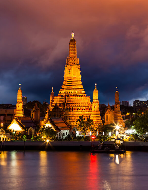 wat-arun-at-chao-phraya-river-at-sunset-bangkok-2021-08-26-19-00-32-utc.jpg